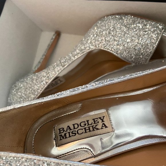 Badgley Mischka Women's Kassidy Platform Pump - Picture 6 of 7